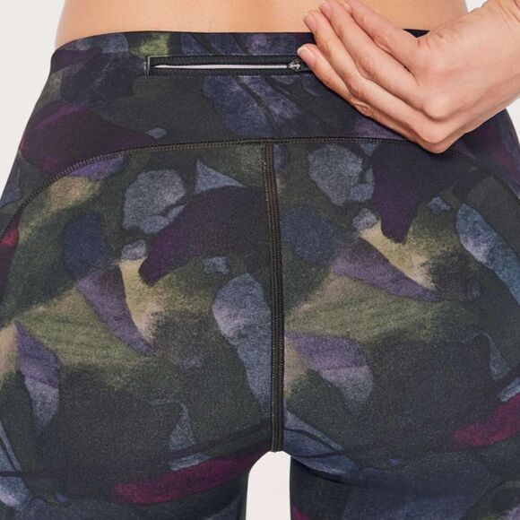 Lululemon Speed Up Tight (Full-On Luxtreme 28")
Aura Dark Chrome Multi - Picture 3 of 5